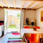 A Tres Lumineux Avec Jardinet Apartman