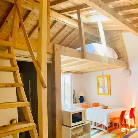 Apartamento à Très Lumineux Avec Jardinet