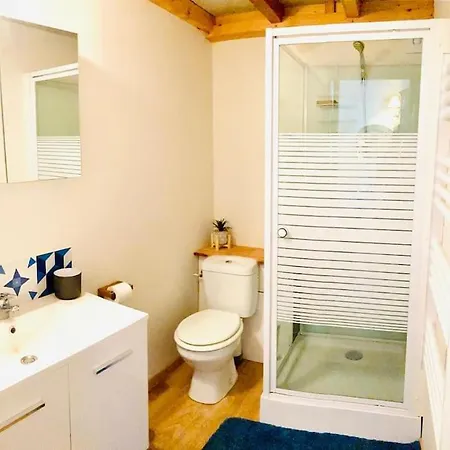 à Très Lumineux Avec Jardinet