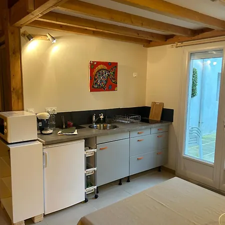 à Très Lumineux Avec Jardinet Apartamento *