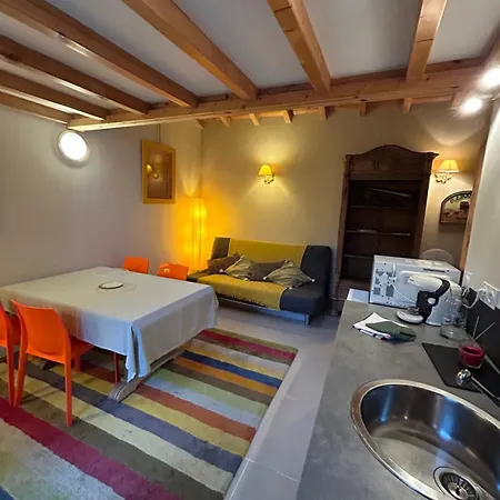 Apartamento à Très Lumineux Avec Jardinet *