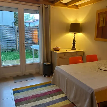 à Très Lumineux Avec Jardinet Apartamento Anglet