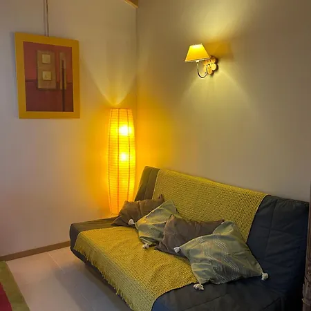 à Très Lumineux Avec Jardinet *