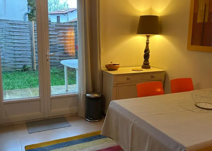 A Tres Lumineux Avec Jardinet Lejlighed Anglet